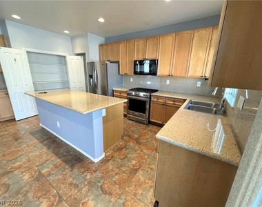 9222 Avon Park Avenue - Photo Thumbnail 10