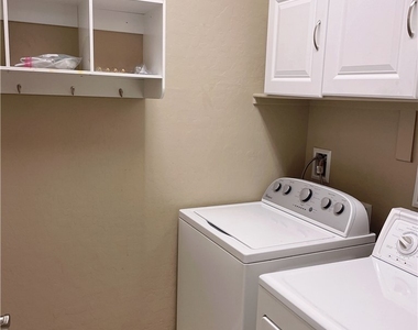 5704 Shadow Bend Drive - Photo Thumbnail 8