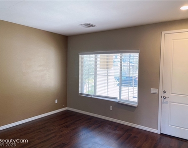 5704 Shadow Bend Drive - Photo Thumbnail 4