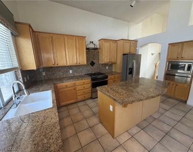 10225 Red Bridge Avenue - Photo Thumbnail 5
