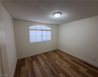 10225 Red Bridge Avenue - Photo Thumbnail 15