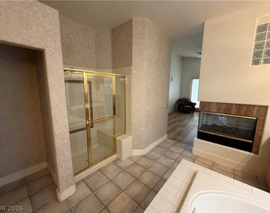 10225 Red Bridge Avenue - Photo Thumbnail 12