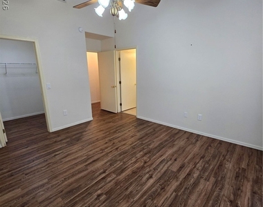 3117 Birch Grove Court - Photo Thumbnail 12