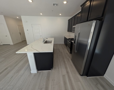 3339 Dancing Waters Street - Photo Thumbnail 4