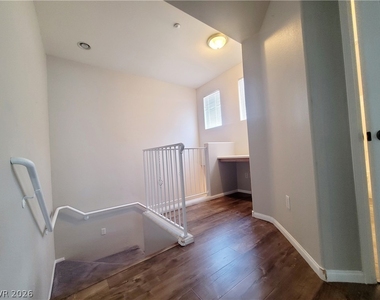 5855 Valley Drive - Photo Thumbnail 12