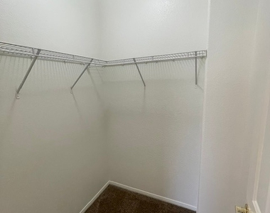 251 Queens Court - Photo Thumbnail 15