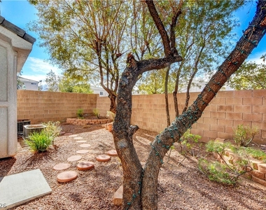 251 Queens Court - Photo Thumbnail 32