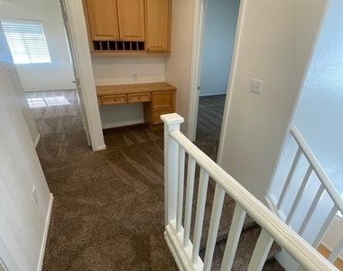 251 Queens Court - Photo Thumbnail 12