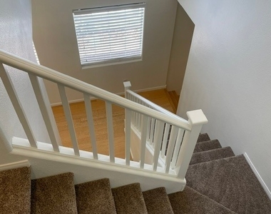 251 Queens Court - Photo Thumbnail 11