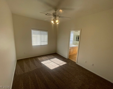 251 Queens Court - Photo Thumbnail 16