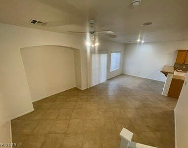 251 Queens Court - Photo Thumbnail 9