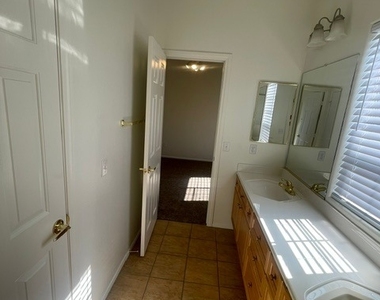 251 Queens Court - Photo Thumbnail 19