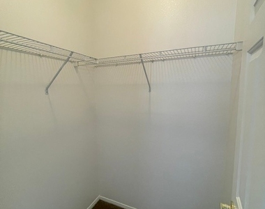 251 Queens Court - Photo Thumbnail 22