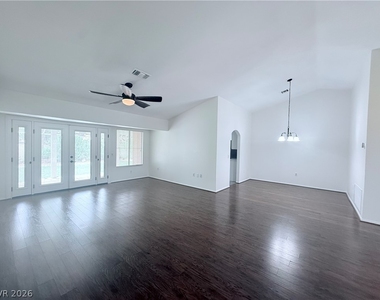 9709 Blue Bell Drive - Photo Thumbnail 4