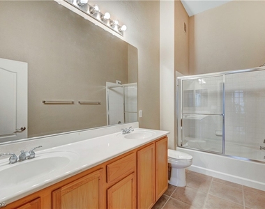 2305 W Horizon Ridge Parkway - Photo Thumbnail 23
