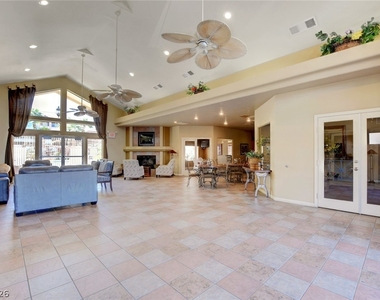 2305 W Horizon Ridge Parkway - Photo Thumbnail 29