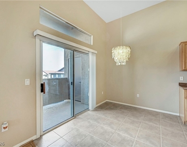 2305 W Horizon Ridge Parkway - Photo Thumbnail 11
