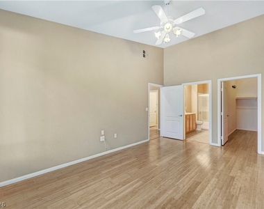 2305 W Horizon Ridge Parkway - Photo Thumbnail 21