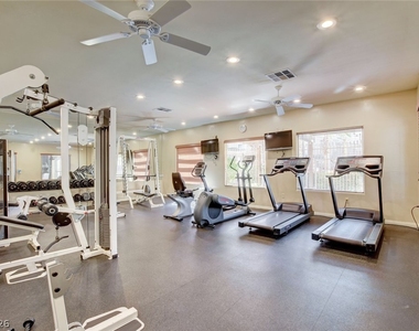 2305 W Horizon Ridge Parkway - Photo Thumbnail 31
