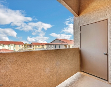 2305 W Horizon Ridge Parkway - Photo Thumbnail 24
