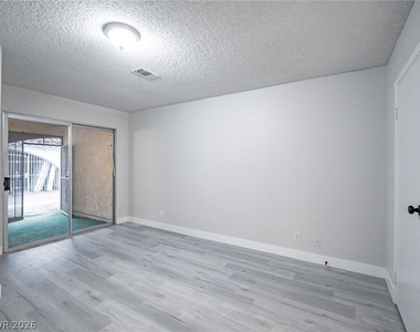 817 Mantis Way - Photo Thumbnail 17