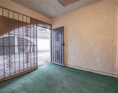 817 Mantis Way - Photo Thumbnail 28