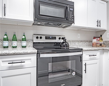 817 Mantis Way - Photo Thumbnail 12