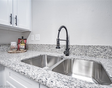 817 Mantis Way - Photo Thumbnail 13