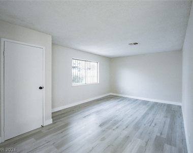 817 Mantis Way - Photo Thumbnail 6