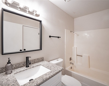817 Mantis Way - Photo Thumbnail 14