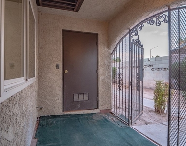 817 Mantis Way - Photo Thumbnail 25