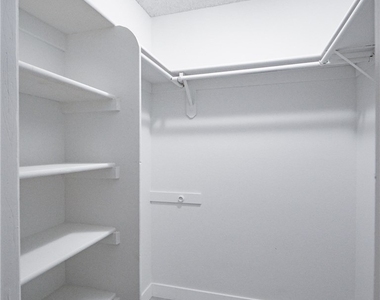 817 Mantis Way - Photo Thumbnail 24