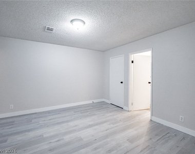 817 Mantis Way - Photo Thumbnail 16