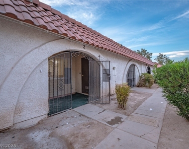817 Mantis Way - Photo Thumbnail 5