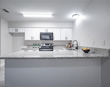 817 Mantis Way - Photo Thumbnail 9