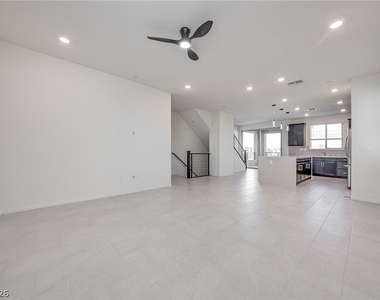 11624 Ashy Storm Avenue - Photo Thumbnail 10