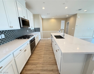 1741 N Desert Foothills Drive - Photo Thumbnail 7