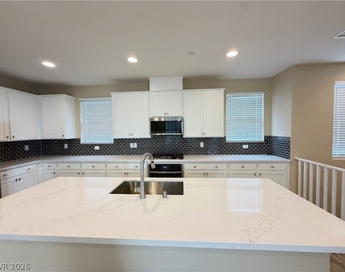 1741 N Desert Foothills Drive - Photo Thumbnail 4
