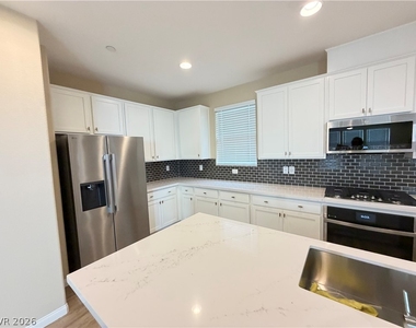 1741 N Desert Foothills Drive - Photo Thumbnail 14
