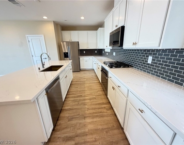 1741 N Desert Foothills Drive - Photo Thumbnail 12