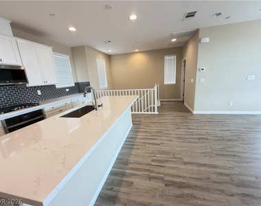1741 N Desert Foothills Drive - Photo Thumbnail 5