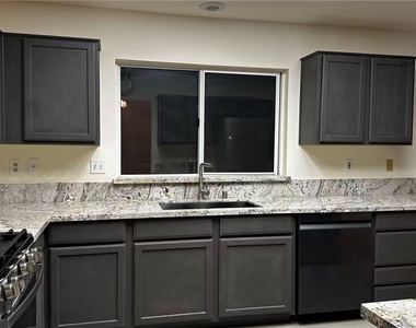 2716 Legend Drive - Photo Thumbnail 5