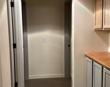 2716 Legend Drive - Photo Thumbnail 15