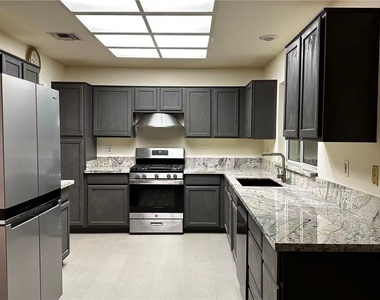 2716 Legend Drive - Photo Thumbnail 8
