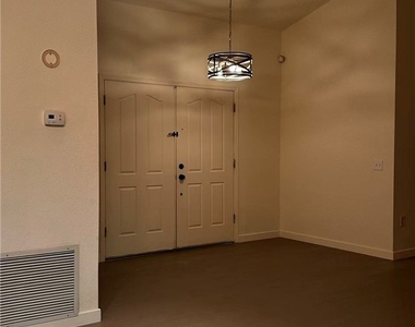 2716 Legend Drive - Photo Thumbnail 4