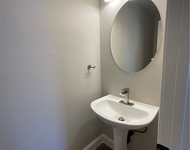 8720 Majestic Pine Avenue - Photo Thumbnail 6