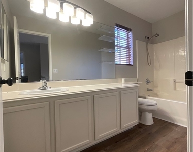 8720 Majestic Pine Avenue - Photo Thumbnail 11