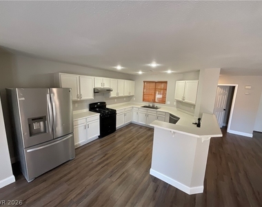 8720 Majestic Pine Avenue - Photo Thumbnail 2