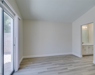 8664 Buttercreek Way - Photo Thumbnail 32