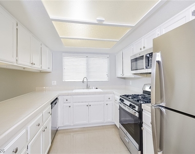 6608 Chardonay Way - Photo Thumbnail 2